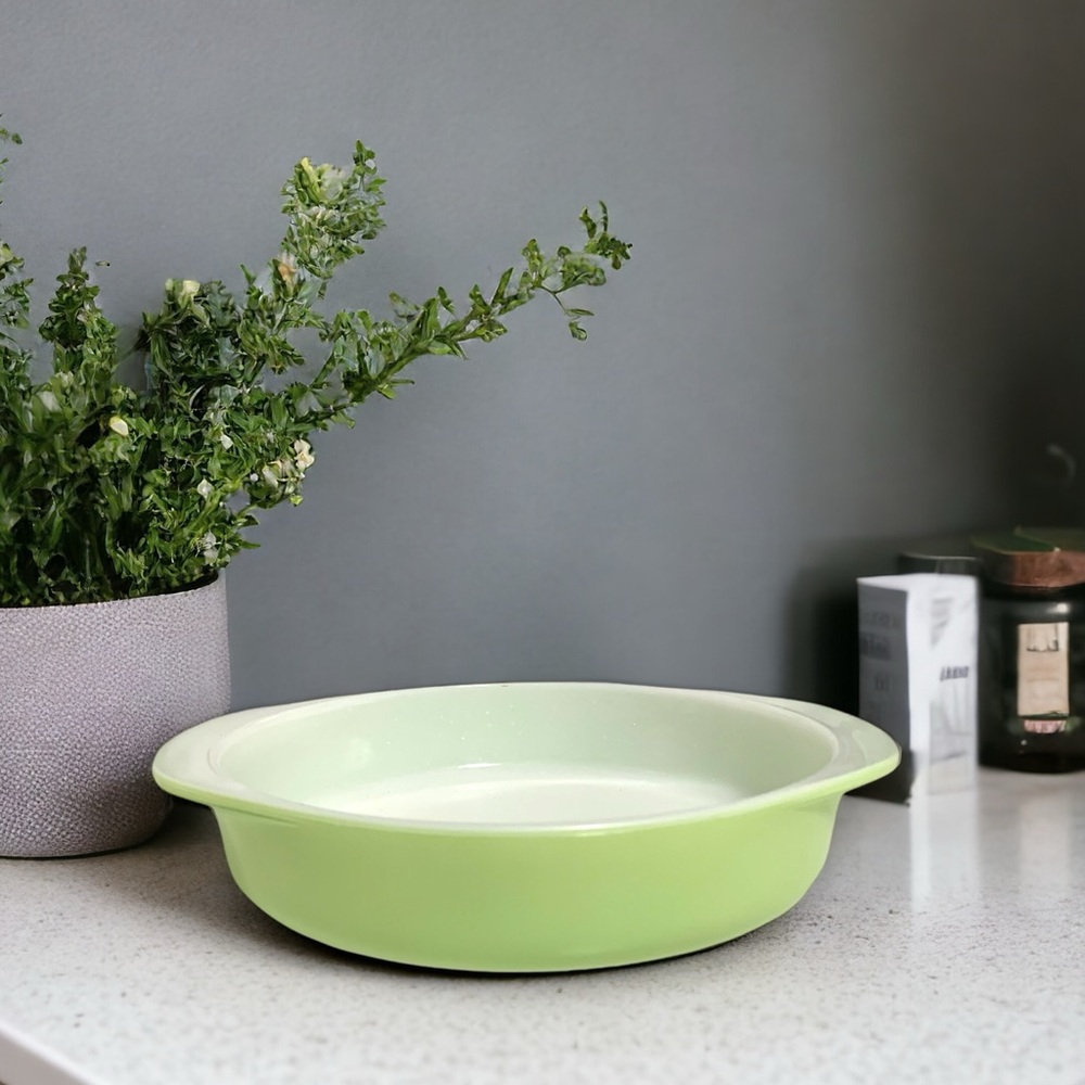 Vintage 50’s Pyrex 8” Round Baking Dish in Lime Green